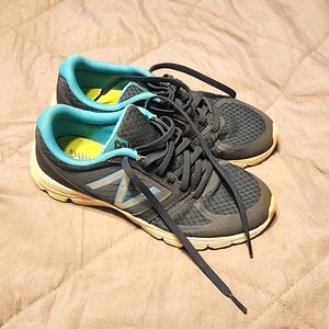 New Balance Tennis Shoes